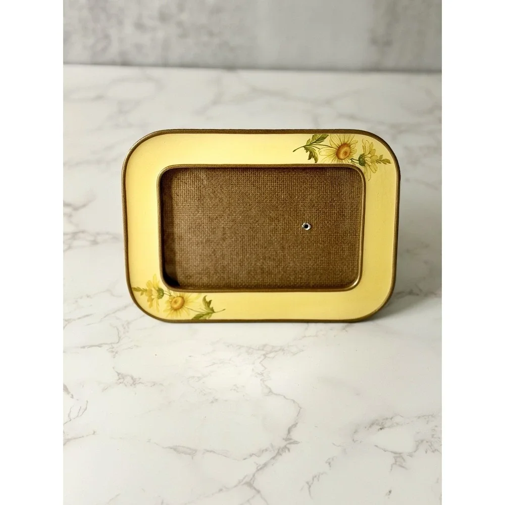 Vintage 5x7 Gold Tone Enamel Floral Picture Frame Daisy Metal Wood Easel Back